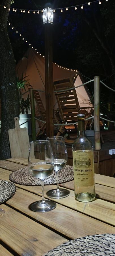 Evasion En Pleine Nature, Tipi Insolite Et Jacuzzi Au Pont Du Gard ! 韦尔-加尔桥 外观 照片